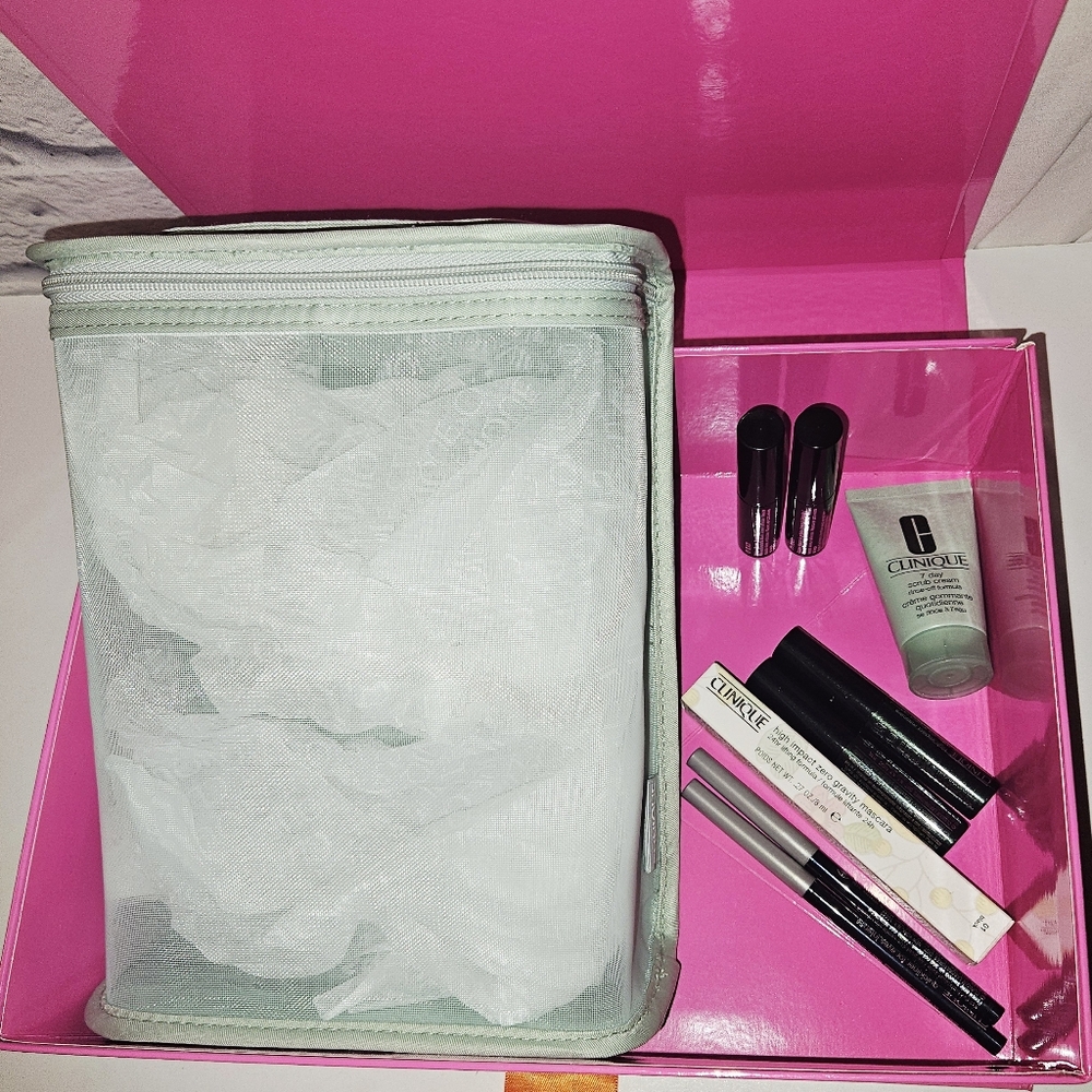 Clinique Makeup Boxed Gift Set RARE - Picture 4 of 6
